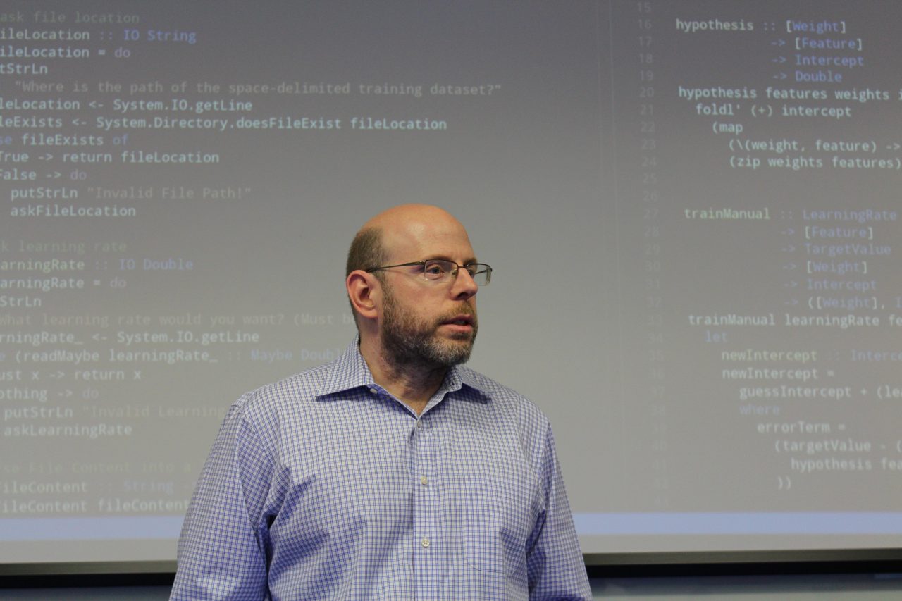 Photo od Mark Weiss teaching in front of a class